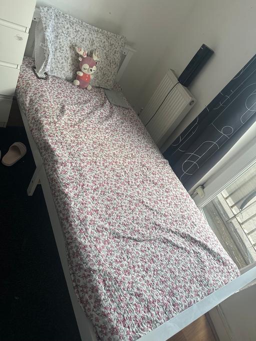  — White wooden single bed & optional mattress