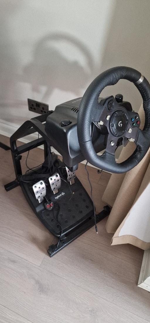 — Logitech G920 steering wheel and pedals