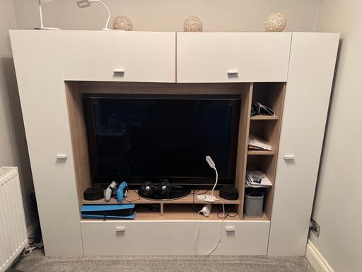  — Tv stand / unit 