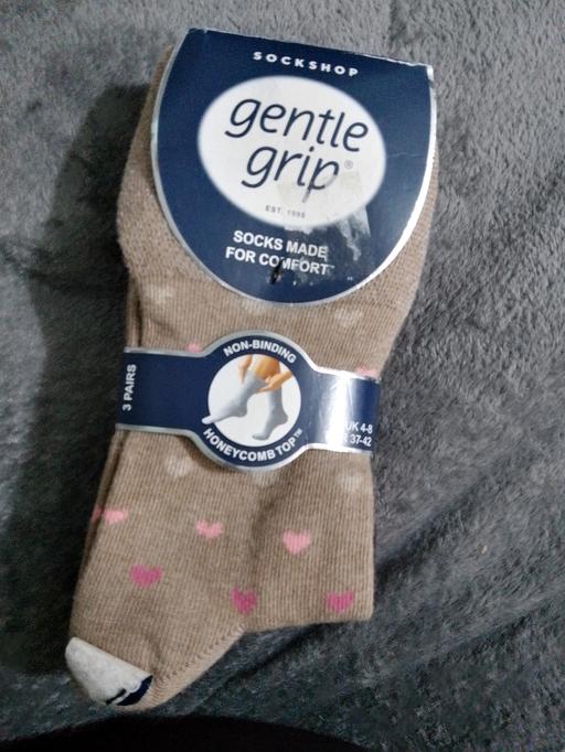  — 3 pairs socks size 4/8