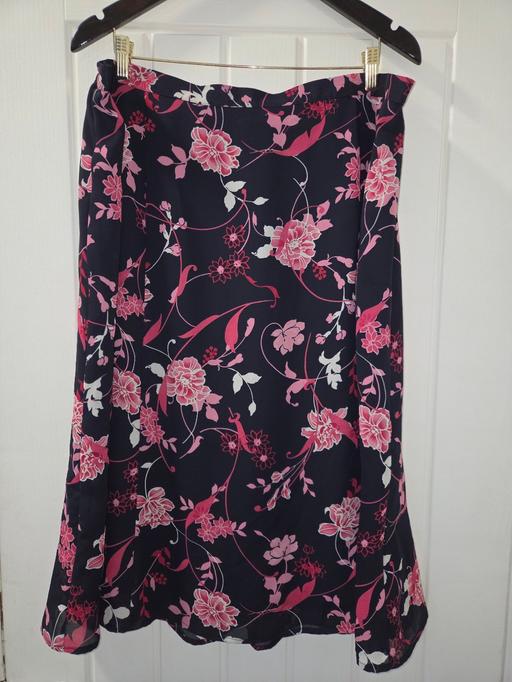  — Size 20 Debenhams skirt