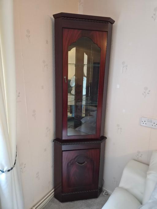  — corner display unit x2