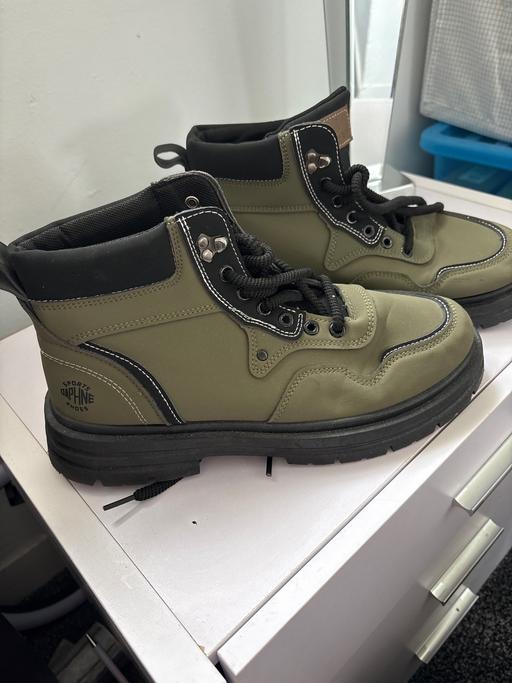  — Men’s boots