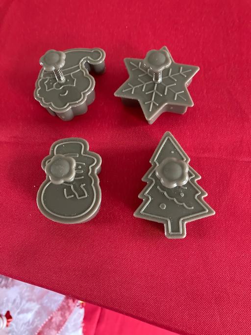  — Christmas cookie cutters