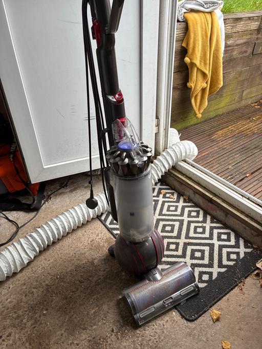  — Dyson upright