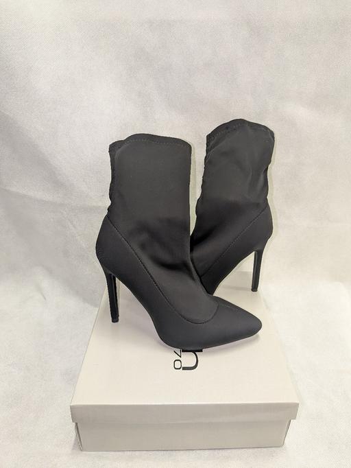  — New size 4 boots