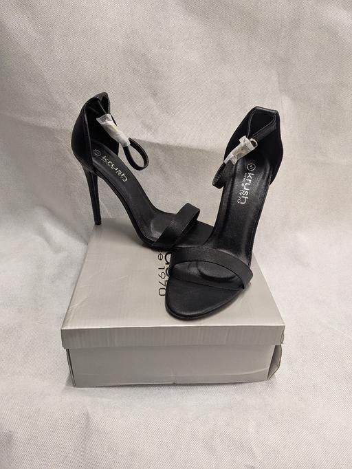  — New size 4 black heels