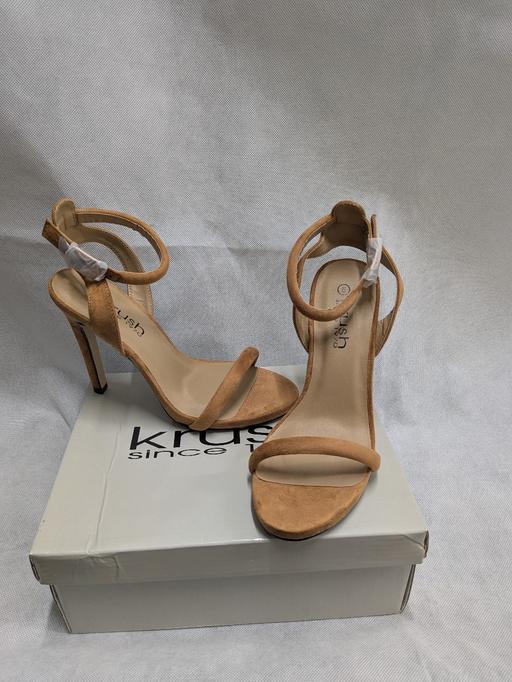  — New size 4 tan heels