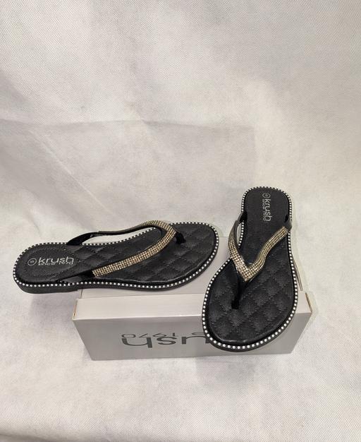  — New size 4 flip flops