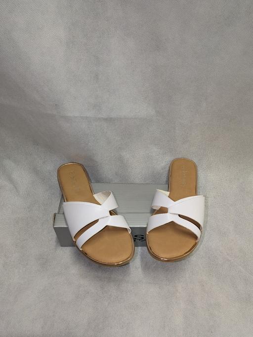  — New size 4 white sliders