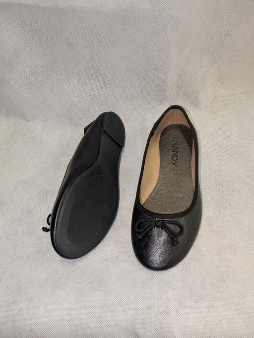  — New size 4 black shoes
