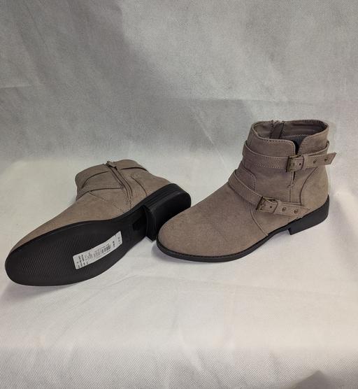 — New size 4 Oasis boots