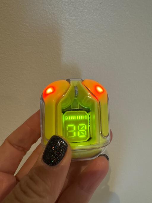  — Ale hop earphones green