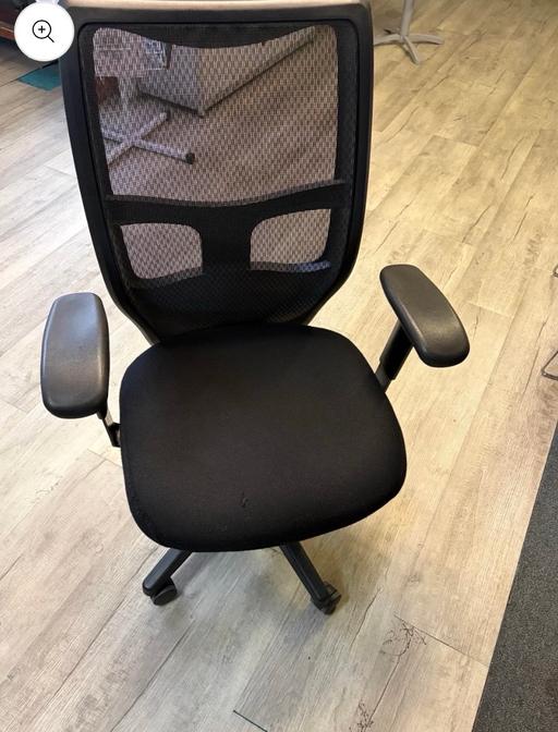  — ergonomic swivel office chair on castors
