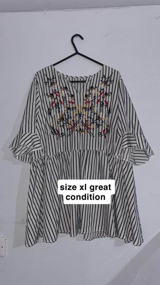  — Kurta embroidered top like new size xl