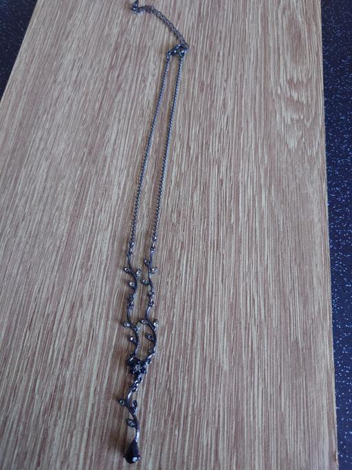  — Women's black necklace