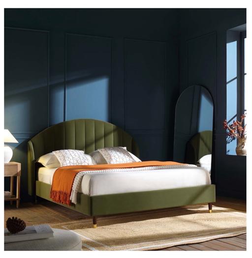  — NEW - Green Bed