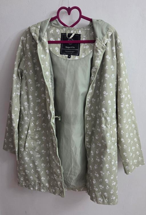  — RAIN COAT / WITH HOOD