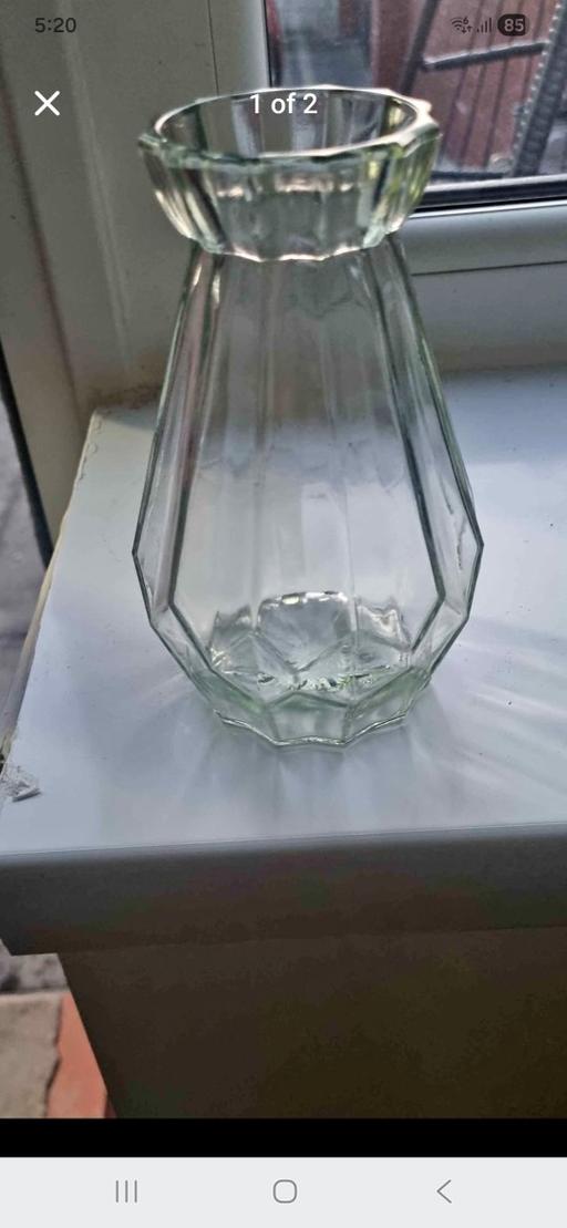  — vases
