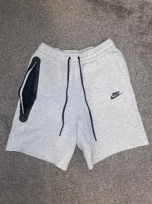 — Nike tech fleece grey shorts