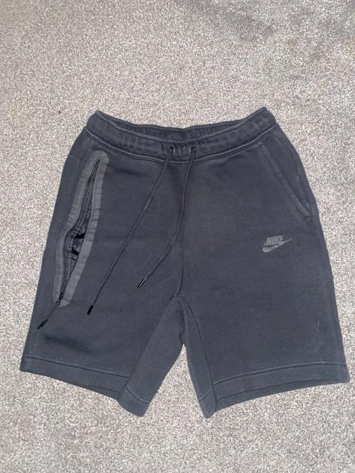  — Nike tech fleece black shorts