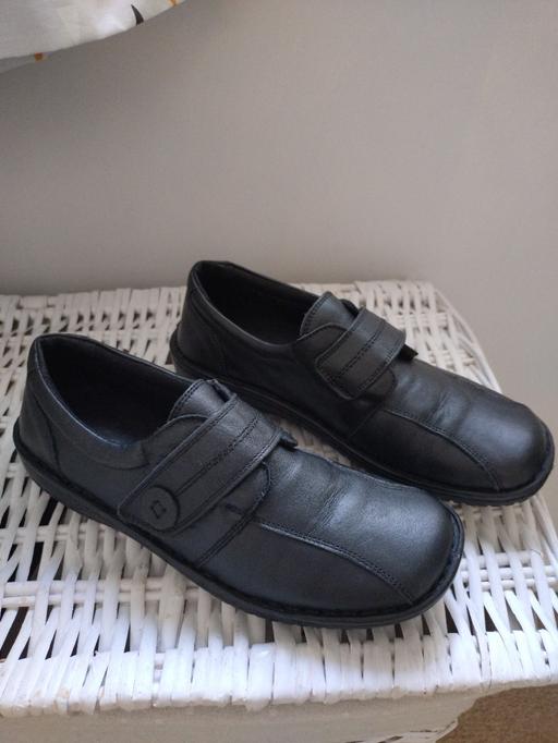  — Ladies shoes