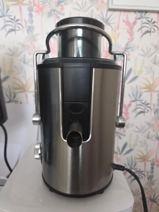  — juicer. only used a couple of times.