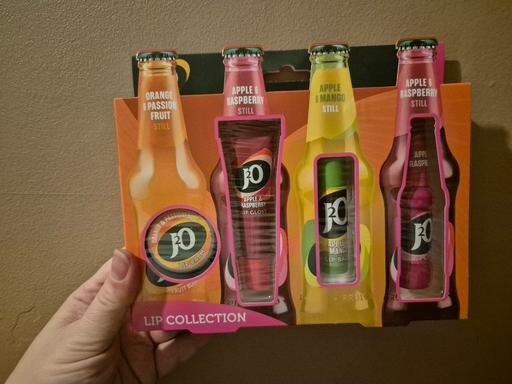  — new J2O Lip Collection