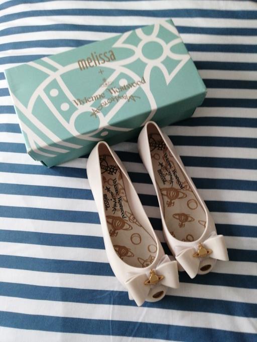  — ladies size *5*