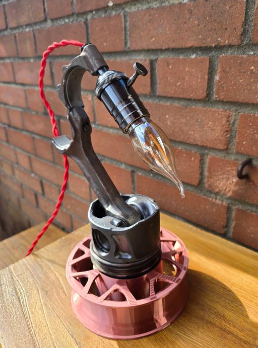  — REAL PISTON LAMP