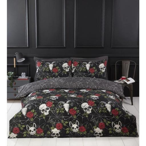  — Skulls & Roses Duvet