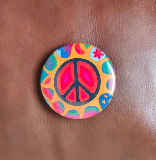  — Peace Pin Badge Retro Style Hippie Unisex