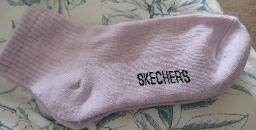  — Skechers)