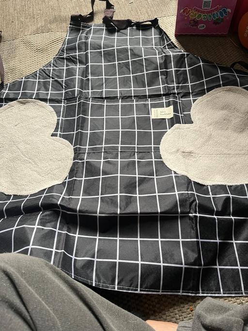  — New adults apron