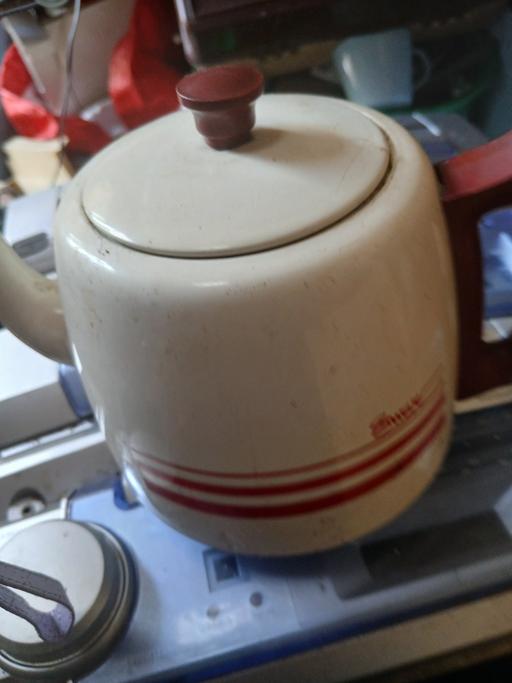  — swan .tea pot metal