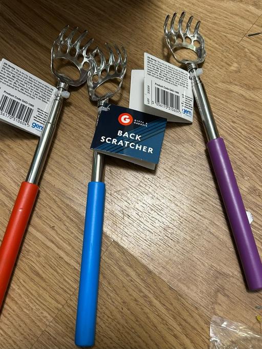  — Extendable Back Scratcher