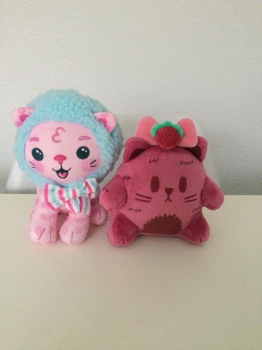  — 2 soft toys.