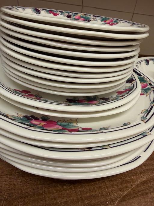  — Royal doulton 24 pieces