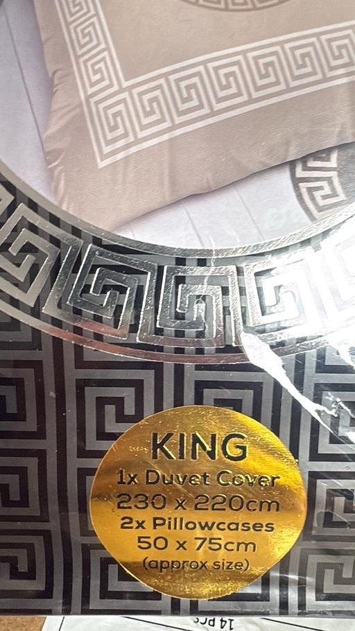  — King size new bedding sets £20 each