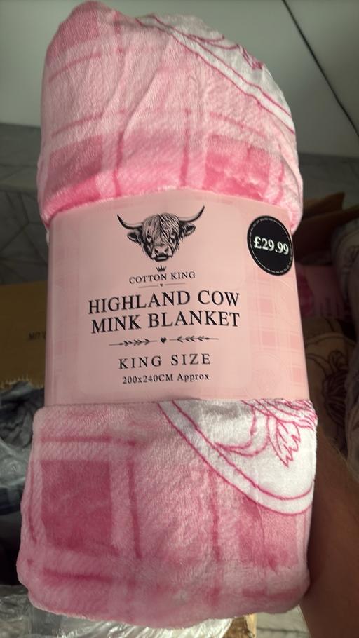  — Highland cow throws king size each