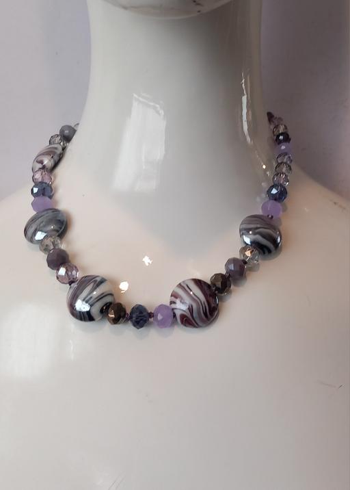  — Beautiful m&s glass and crystal necklace