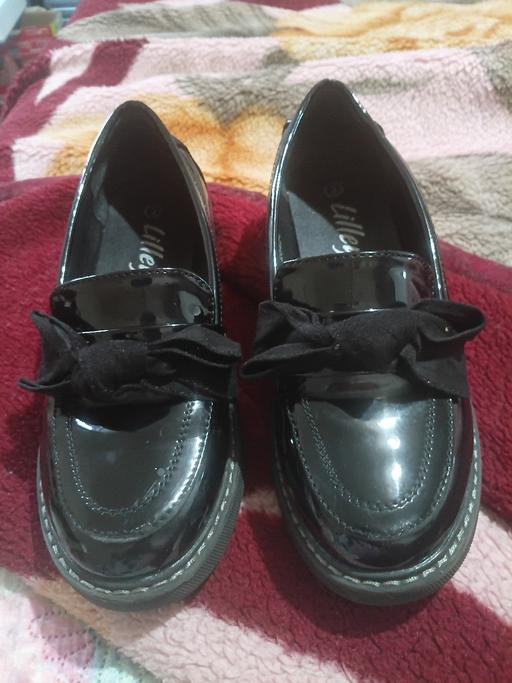  — girls patent school shoes