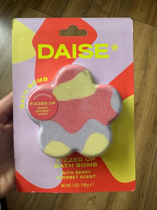  — Daise bath bombs x 3