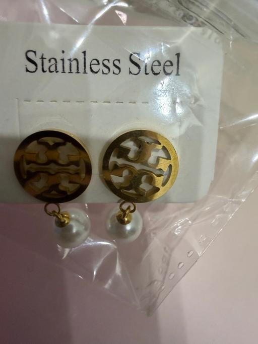  — Earrings