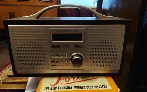  — DAB/FM radio