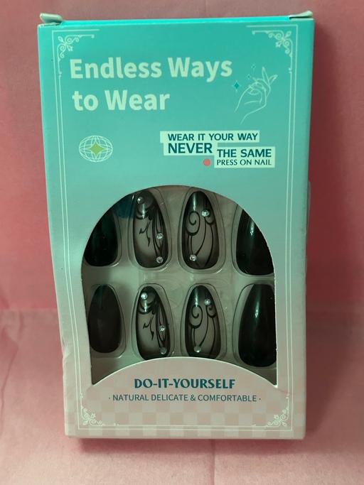  — 24 Pc Press On Nails With Stickers & File