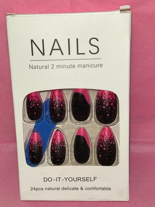  — 24 Pc Press On Nails - Pink And Black