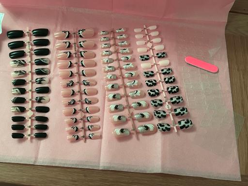  — 96 Pcs Press On Nails