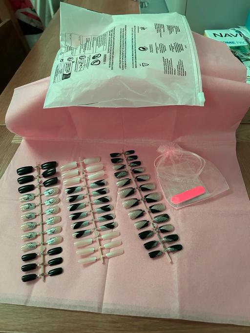  — 72 Pcs , Press On Nails - Mix