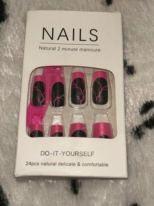  — 24 Pc Press On Nails - black and pink ⚡️🌩️